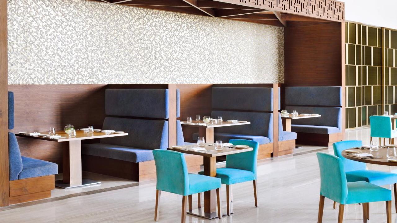 Holiday Inn Dubai Al-Maktoum Airport By Ihg Exterior photo