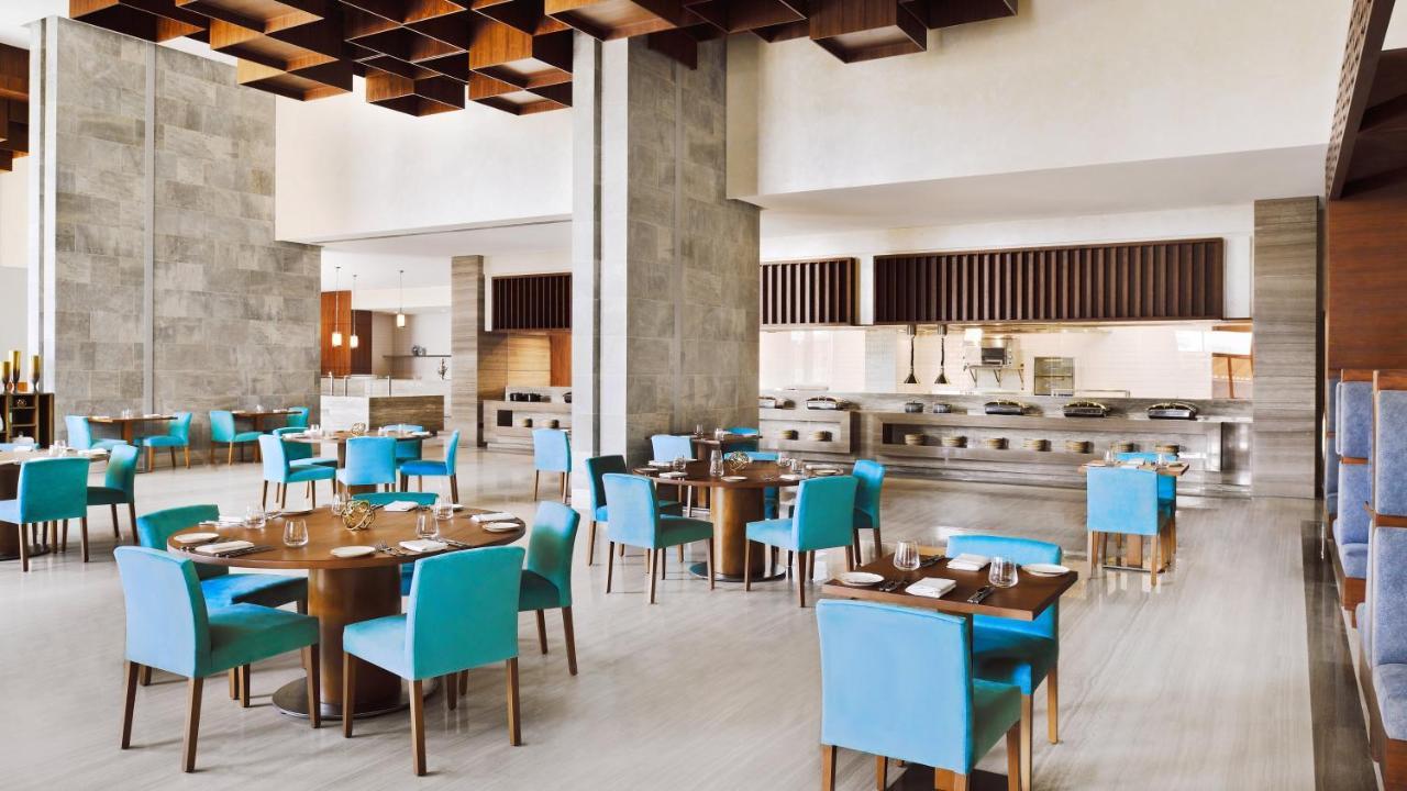 Holiday Inn Dubai Al-Maktoum Airport By Ihg Exterior photo