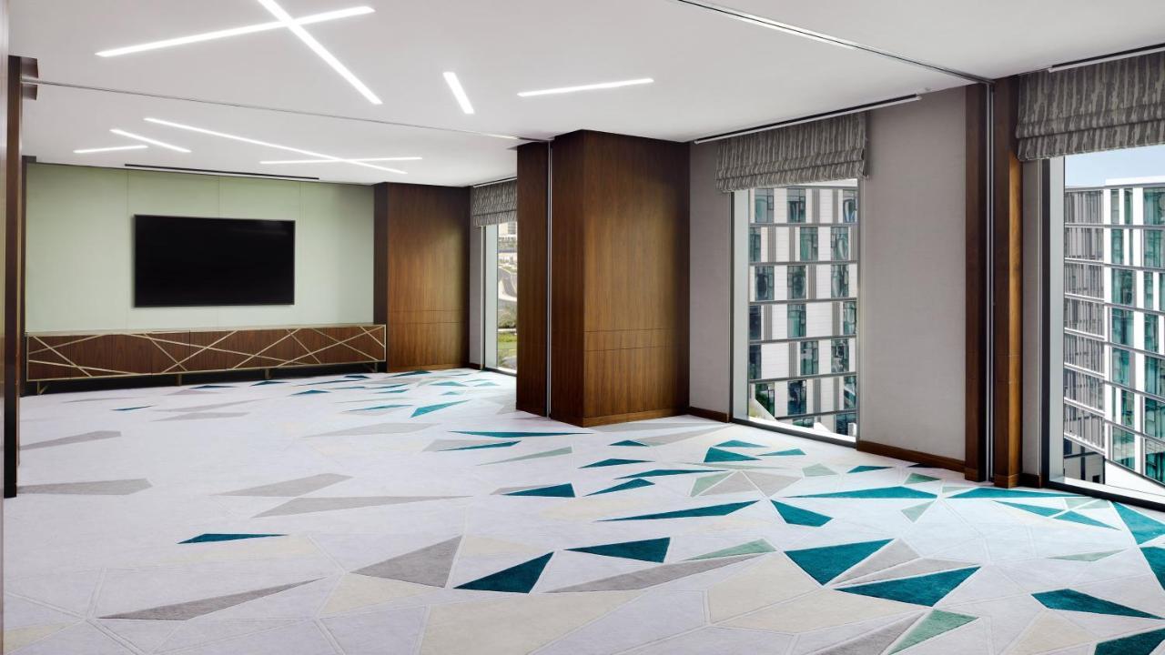 Holiday Inn Dubai Al-Maktoum Airport By Ihg Exterior photo