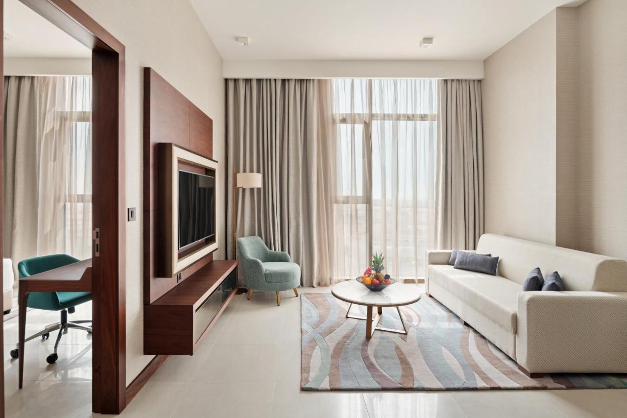 Holiday Inn Dubai Al-Maktoum Airport By Ihg Exterior photo
